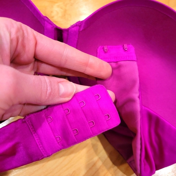 Victoria's Secret Very Sexy Multiway Strapless Bra Size 32D - Picture 3 of 5